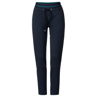 *Pants in different colors. Cannot be combined with other discounts or promotions. (RRP €69.99 | Outlet price €48.99)