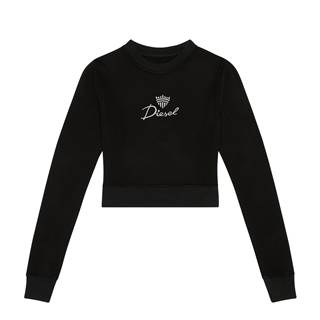 *Women's cropped sweatshirt in the color black. Cannot be combined with other discounts or promotions. (RRP €150 | Outlet price €105)