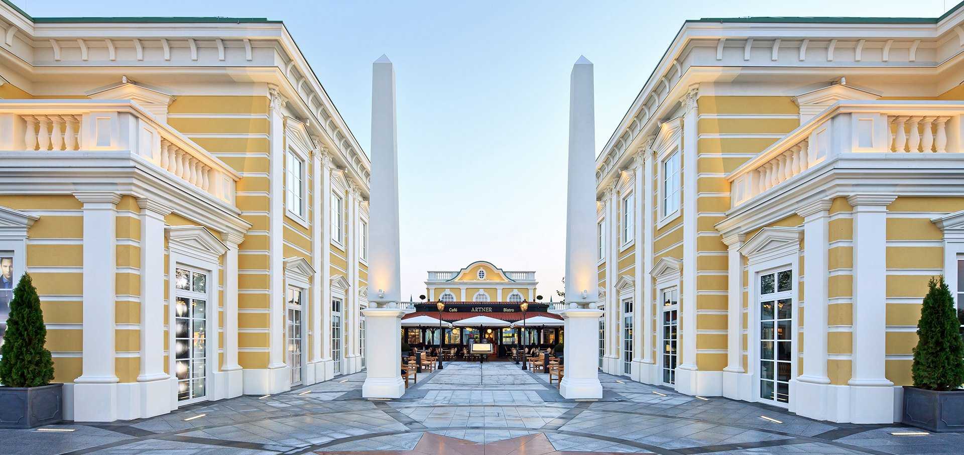 Pandorf Designer Outlet courtyard