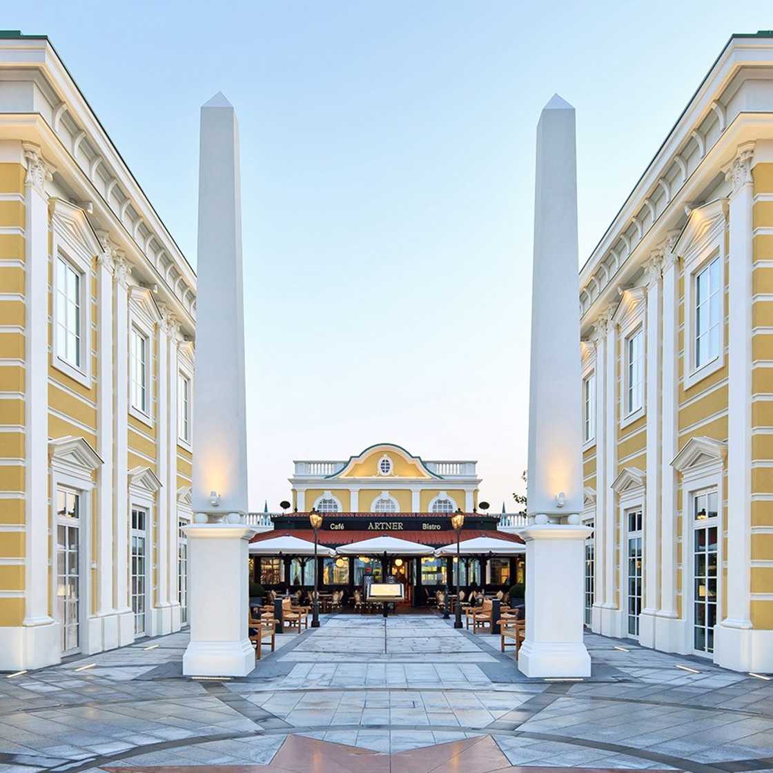 Pandorf Designer Outlet courtyard