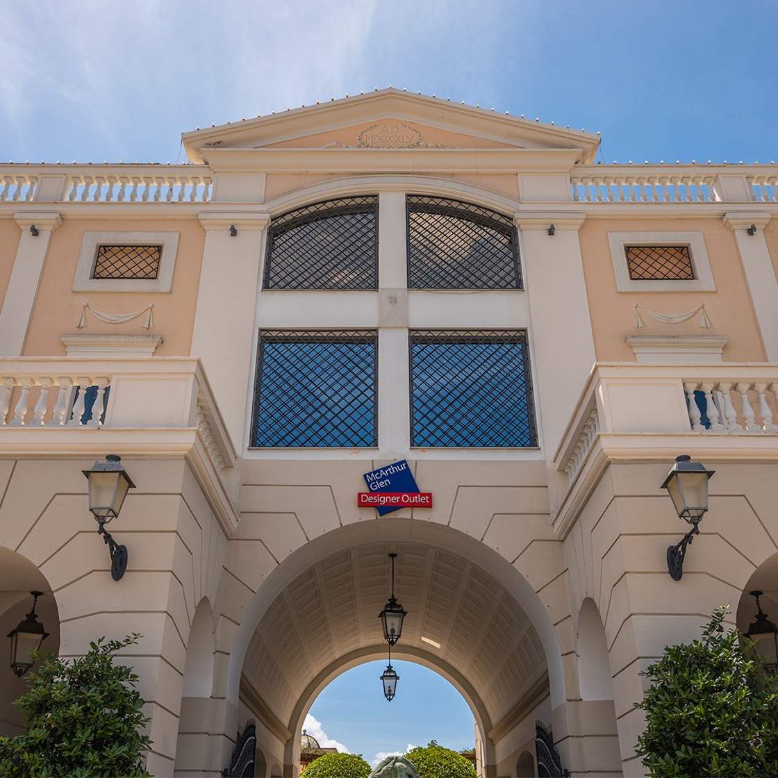 Main entrance La Reggia Designer Outlet