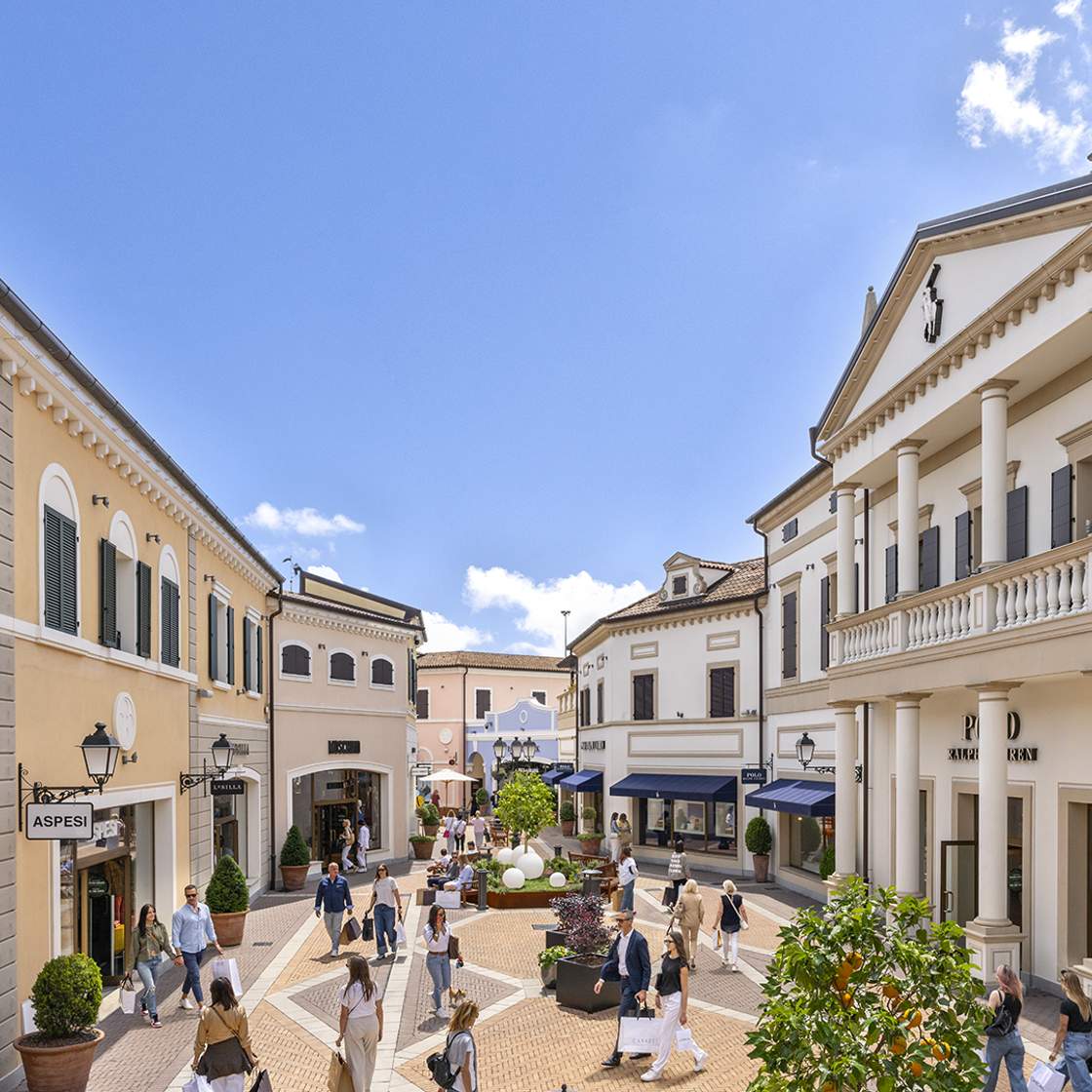 View of the Noventa Polo Ralph Lauren corridor