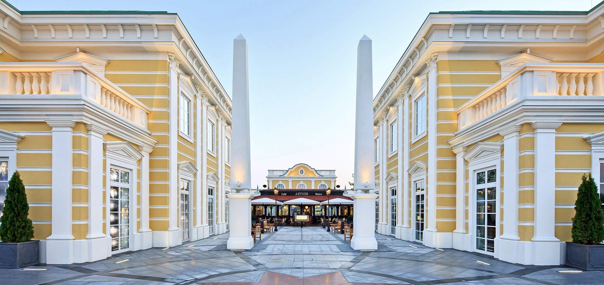 Pandorf Designer Outlet courtyard