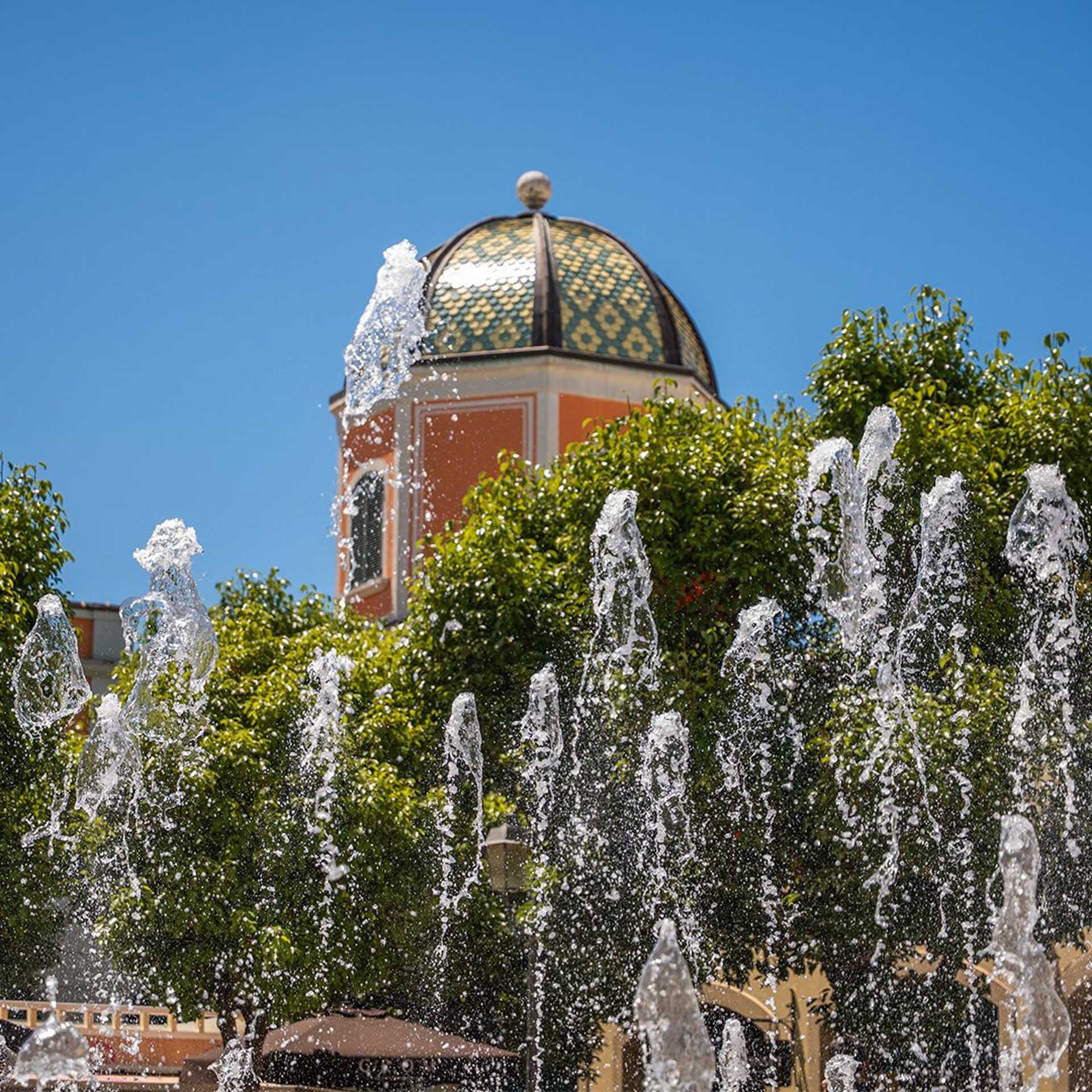 Iconic corner with fountain in La Reggia Designer Outlet