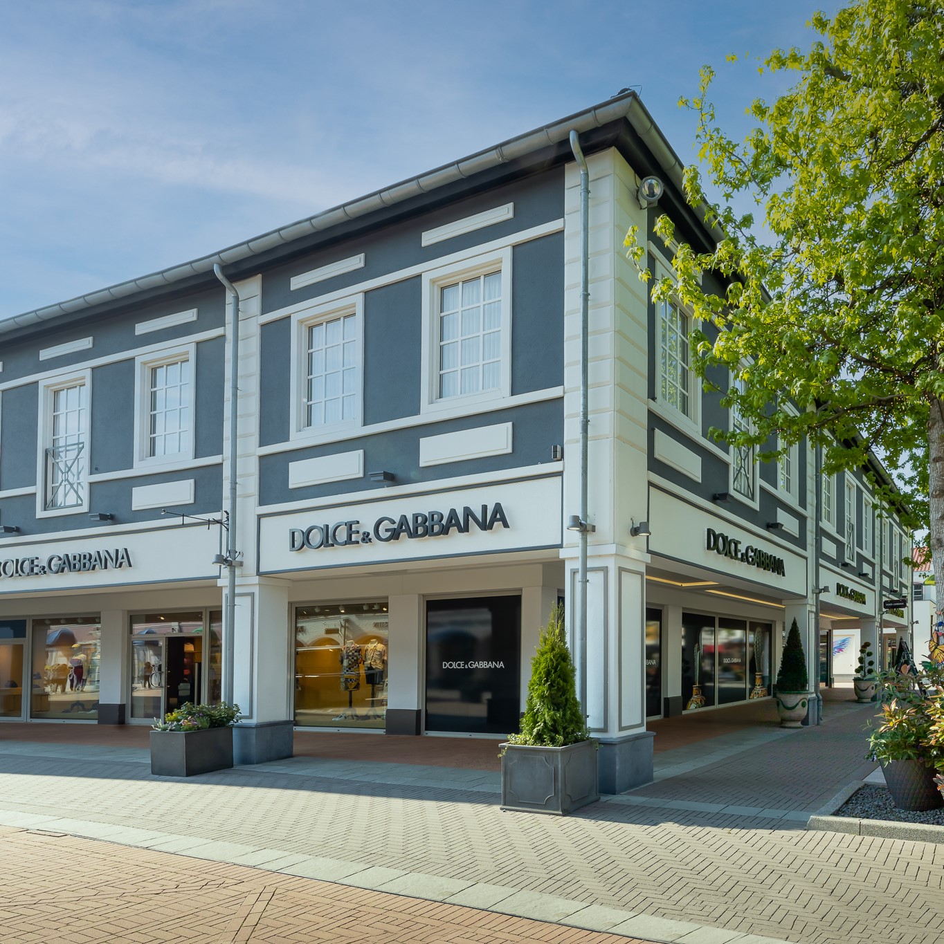 voetstuk Stationair Observatorium Dolce & Gabbana | Designer Outlet Roermond | McArthurGlen