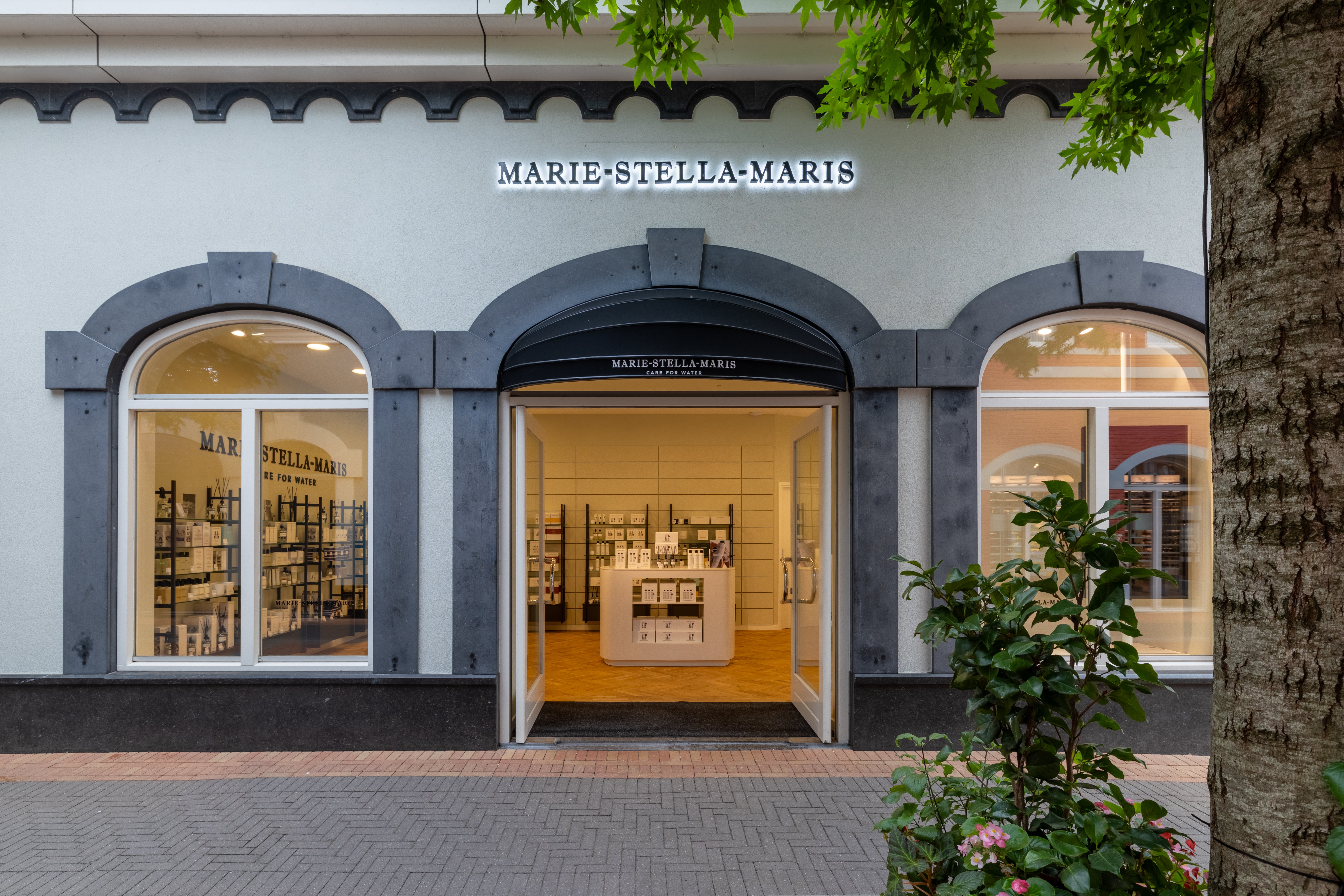 item.ImageAlternativeTextWithFallback