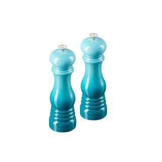 *Salt and pepper grinder set, in the color karibik, 21cm. Cannot be combined with other discounts. (RRP €84 | outlet price €58.80)
