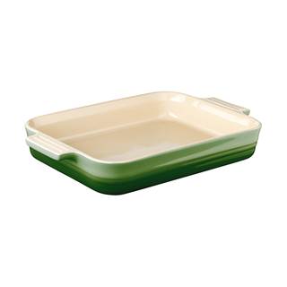 *"Classic", stoneware casserole dish, in the color bamboo, 18cm. While stock lasts. Cannot be combined with other discounts. (RRP €39 | outlet price €27.30)