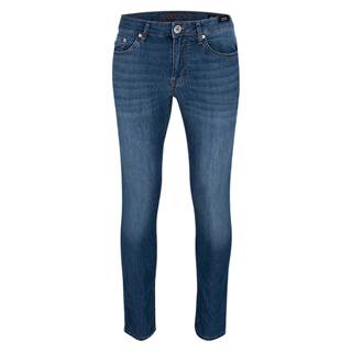 *Men's jeans "Mitch". Cannot be combined with other discounts or promotions. (RRP €129.95 | Outlet price €89.95)