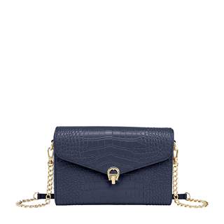 *Pria bag, mid. Comes in 3 sizes; small, mid, big, and in 3 colors; black, blue, pink. Cannot be combined with other discounts. (RRP €499.00 | Outlet €349.00)