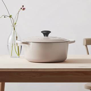 *Special offer price is 40% off selected Crème Cast Iron Casseroles only. Terms and conditions apply. See in-store for more details. 
