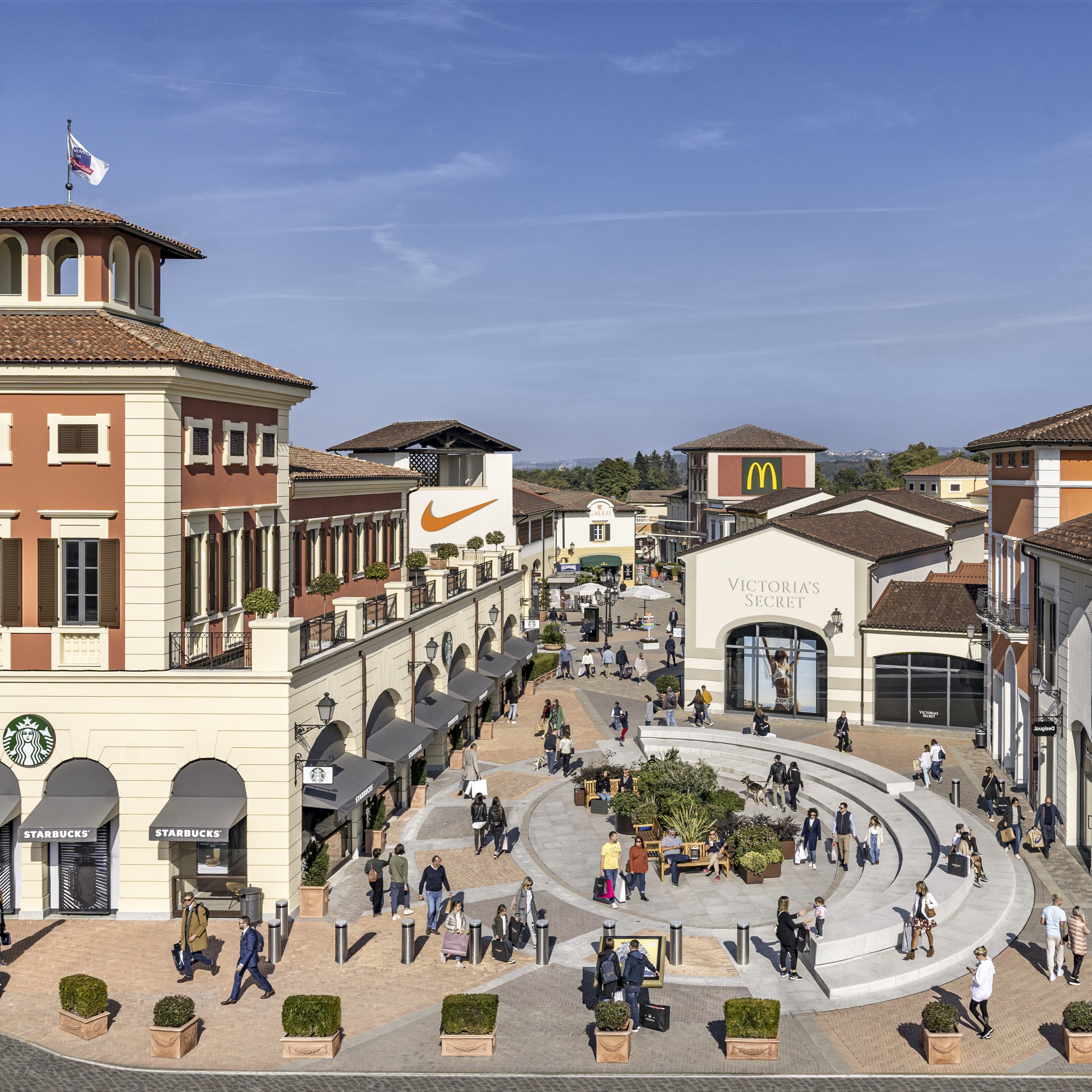 Nike serravalle outlet deals