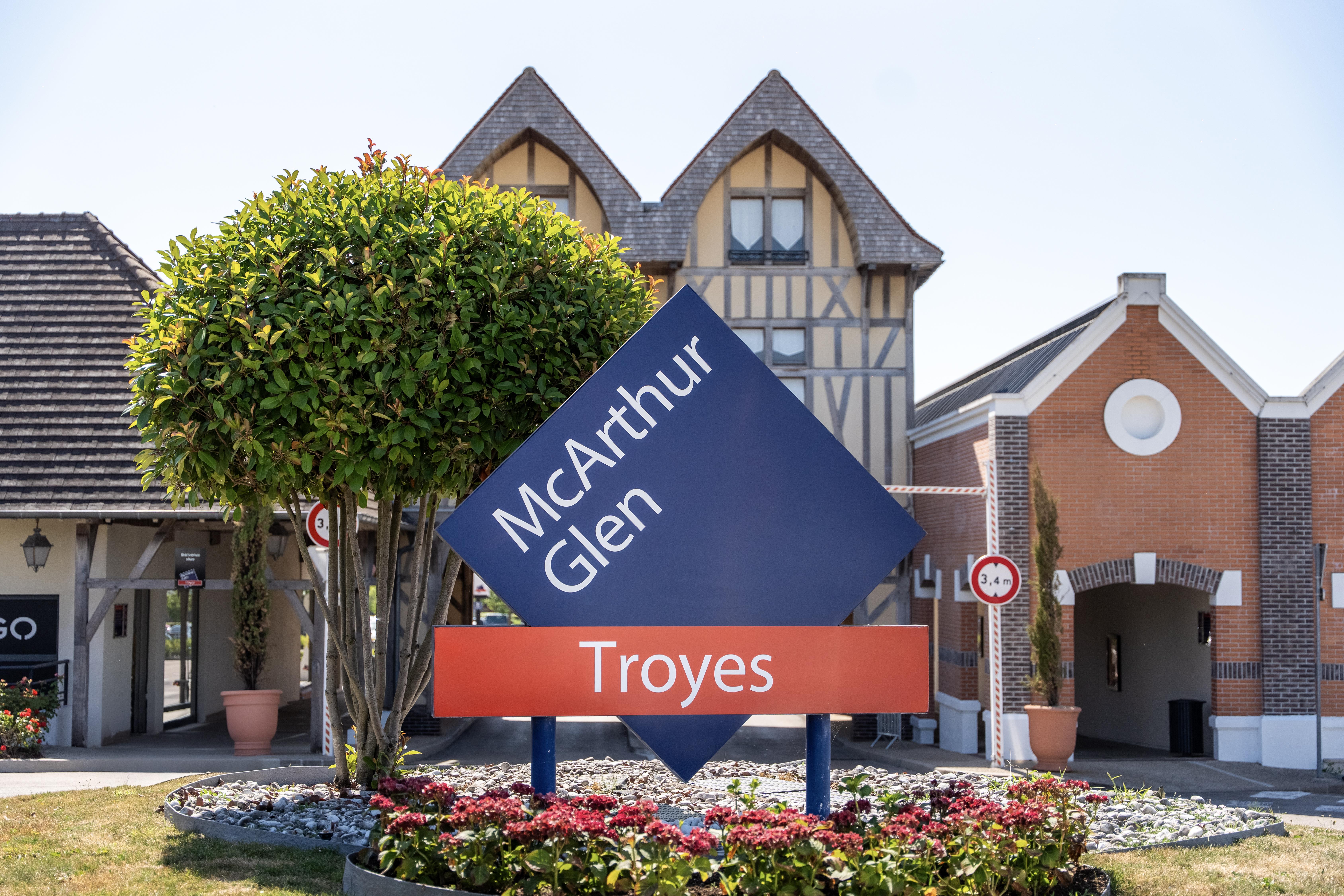 pont sainte marie boutique mac arthur glen
