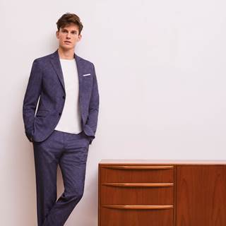 *Suit complete in the color light and dark blue. Excluding pick and choose. Picture is for reference. Cannot be combined with other discounts or promotions. (RRP €299.99 | Outlet price €209.99)