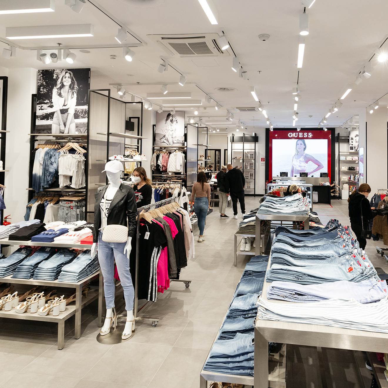 Guess Designer Outlet Salzburg McArthurGlen