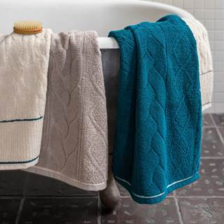 *for example: wash towel outlet price € 3,50 RRP € 5,50 | Guest towel 30x50cm outlet price € 5,50 RRP € 7,95  | Towel 50x100cm outlet price € 10,95 RRP € 15,95
