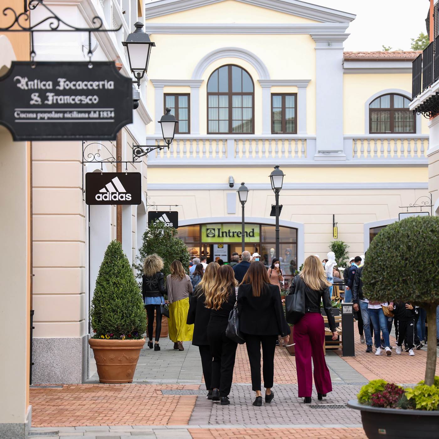 directory la reggia designer outlet