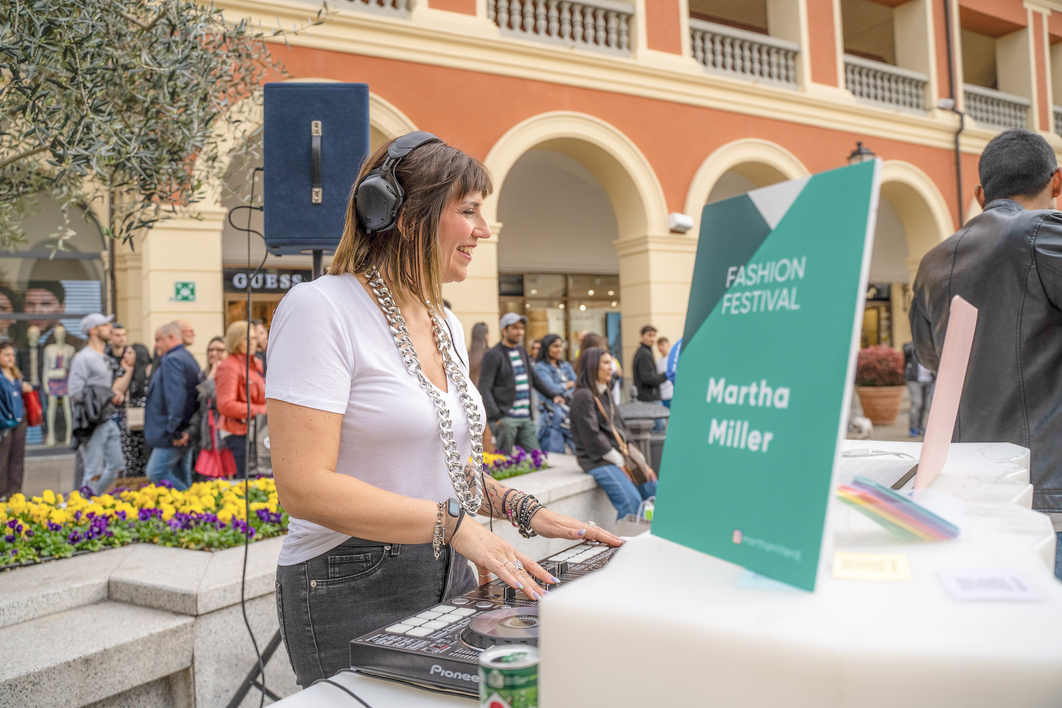 item.ImageAlternativeTextWithFallback