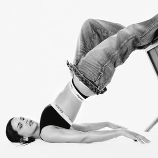 Rosalía en Calvin Klein | McArthurGlen