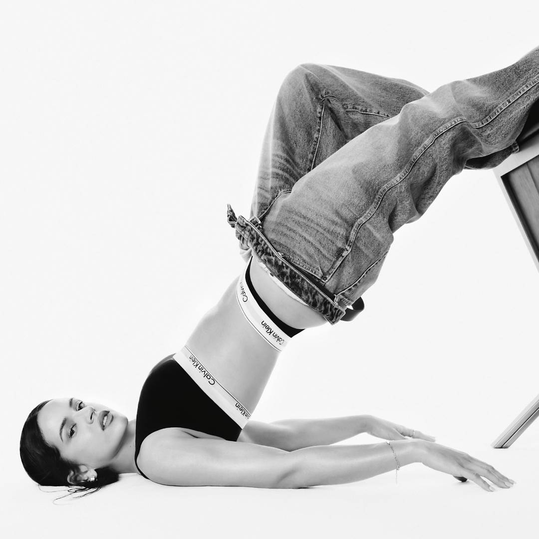 Rosalía en Calvin Klein | McArthurGlen